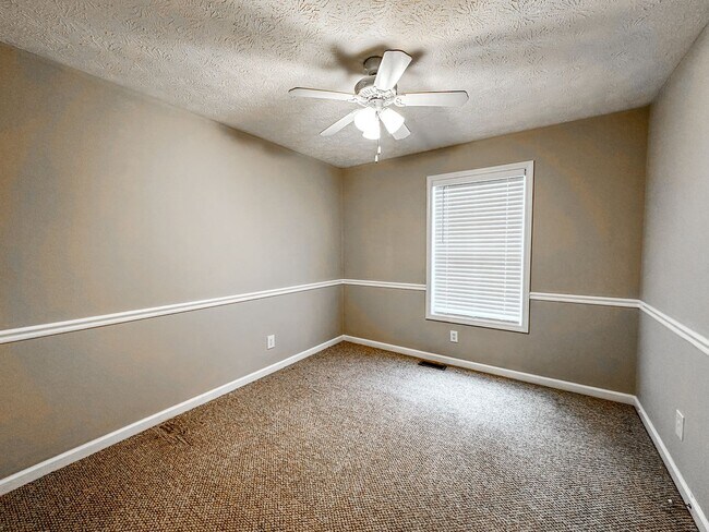 Building Photo - Large North Forsyth home with Garage