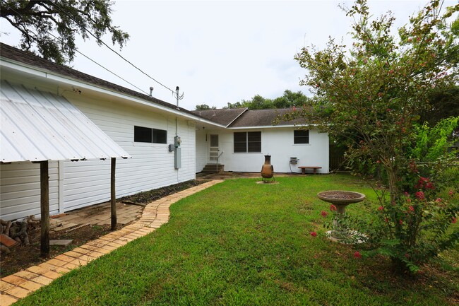 Building Photo - 609 Magnolia St