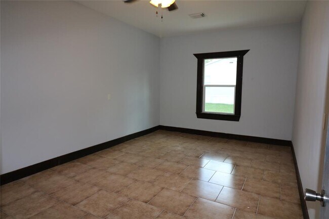 Building Photo - 8302 Park St