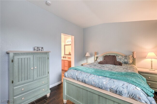 Building Photo - 548 W Civic Holiday Ave