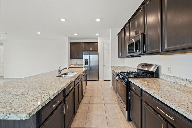Building Photo - Beautiful 3 Bedroom Home in La Estancia & ...