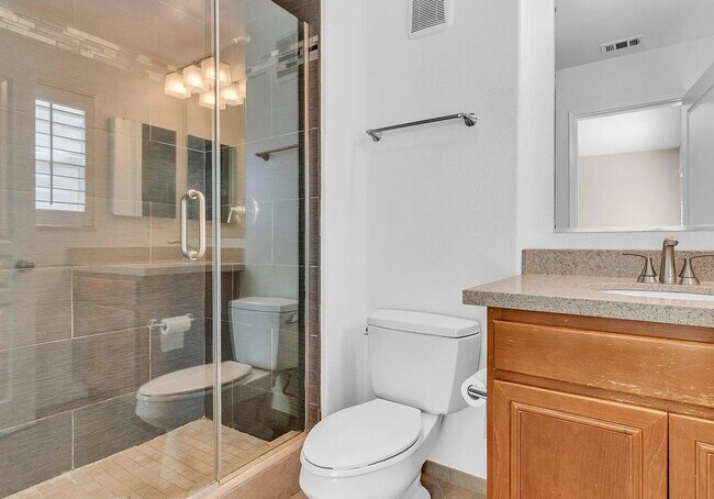 Building Photo - 443 Almond Rd