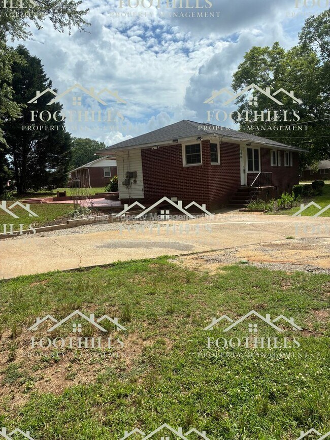Building Photo - 1109 Centerville Rd
