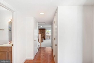 Building Photo - 539 Hudson Ave