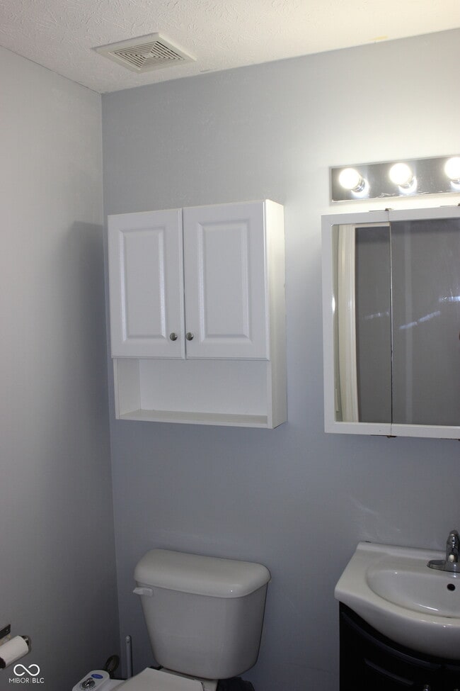 Building Photo - 5064 Gunston Ln