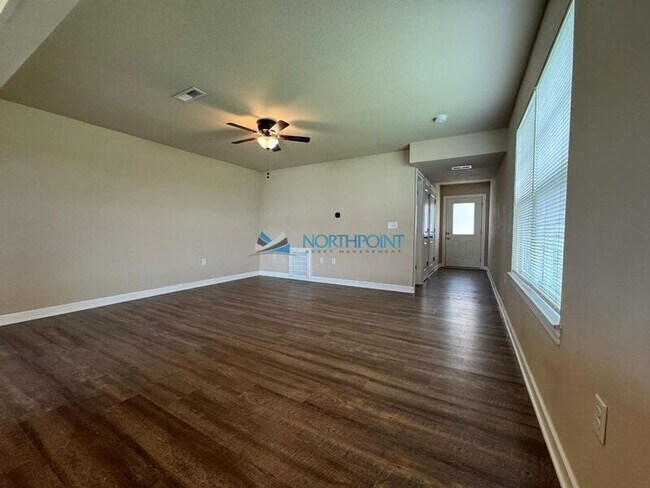 Building Photo - 815 Raven Court