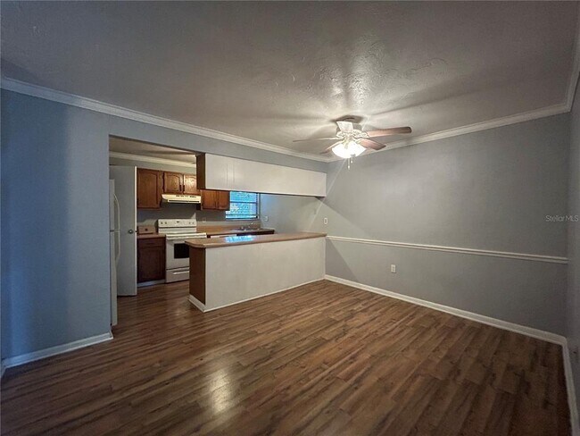 Building Photo - 2811 SW Archer Rd