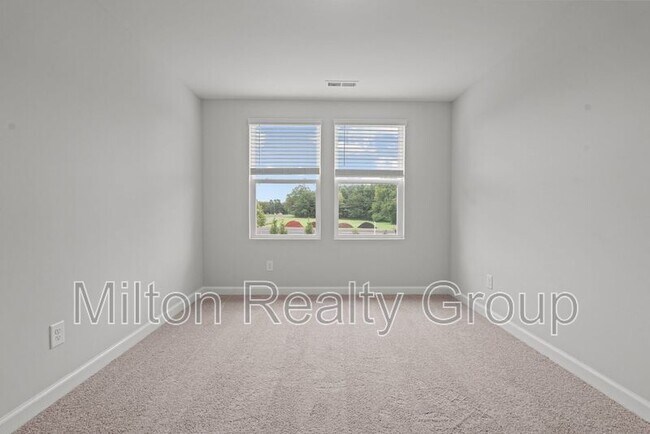 Building Photo - 45 Village Edge Dr