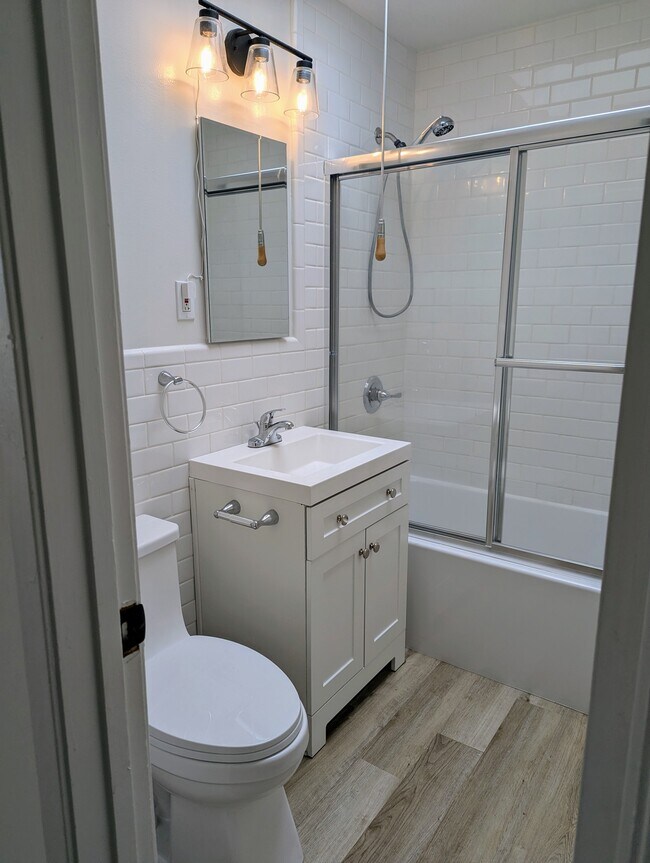 Building Photo - 32nd Ave