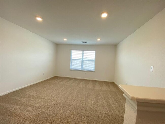 Building Photo - 241 Saide St