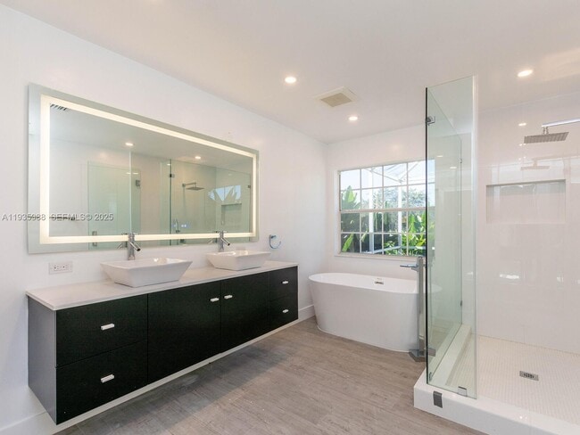 Building Photo - 381 Cameron Dr