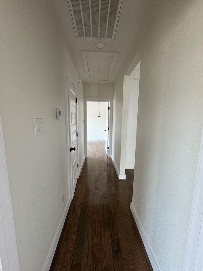 Building Photo - 923 Adele St