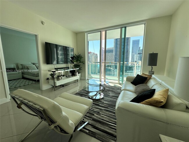 Building Photo - 950 Brickell Bay Dr