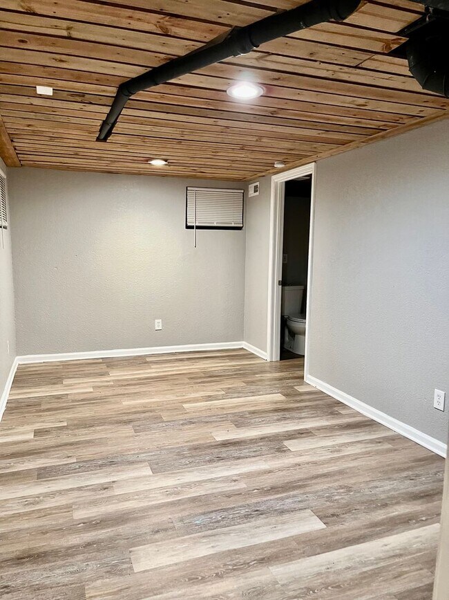Building Photo - Comfortable 1 bedroom condo unit in KCMO!
