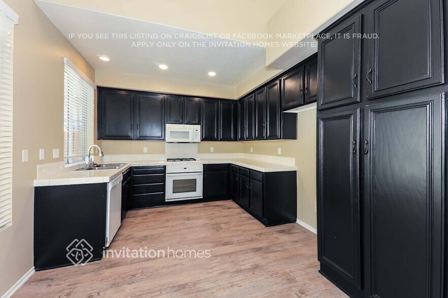 Building Photo - 39402 Calistoga Dr