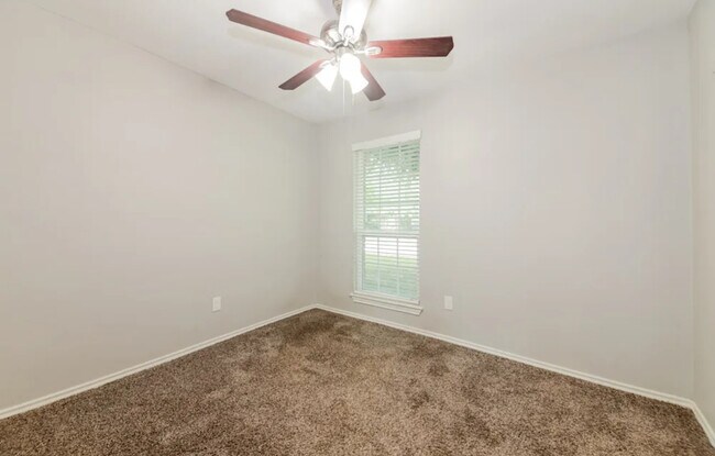 Building Photo - 612 Hanover Dr