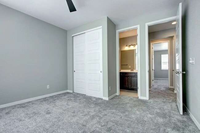 Building Photo - "Charming 2-Bedroom Retreat with 2 Full Baths and Spacious 1793 sq ft Layout in Castle Rock!"