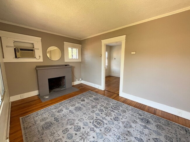 Building Photo - Craftman Style Home in North Park! Blacks ...