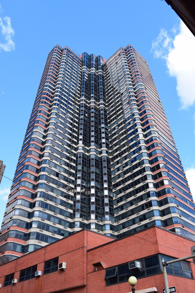 Building Photo - 415 E 37th St