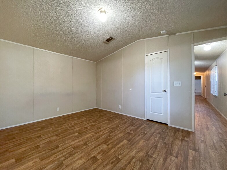 Building Photo - 436 Daybreak St