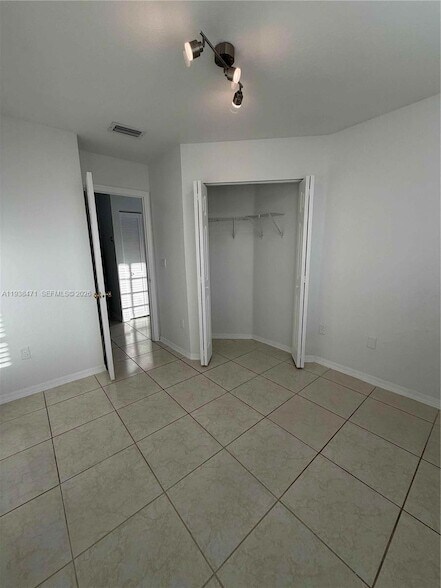 Building Photo - 5755 NW 115th Ct