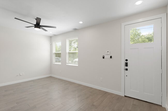 Building Photo - 5544 Shreveport Blvd