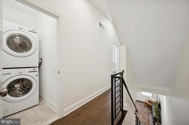 Building Photo - 3958 Mt Vernon St