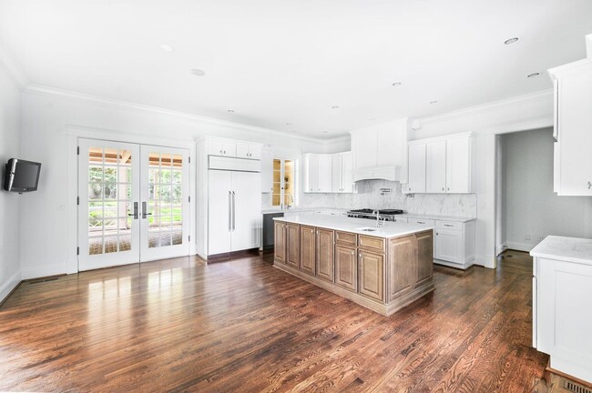 Building Photo - A timeless Cape Cod-style estate!