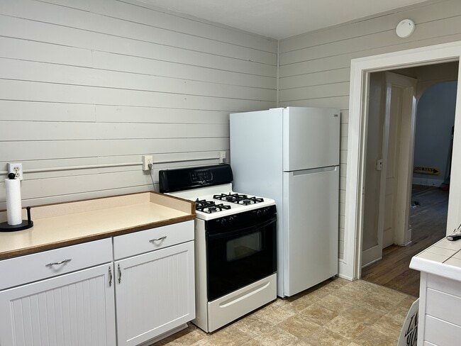 Building Photo - 940 6th St