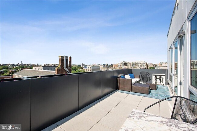 Building Photo - 923 V St NW