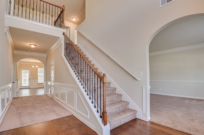 Building Photo - 5014 Vine Ln