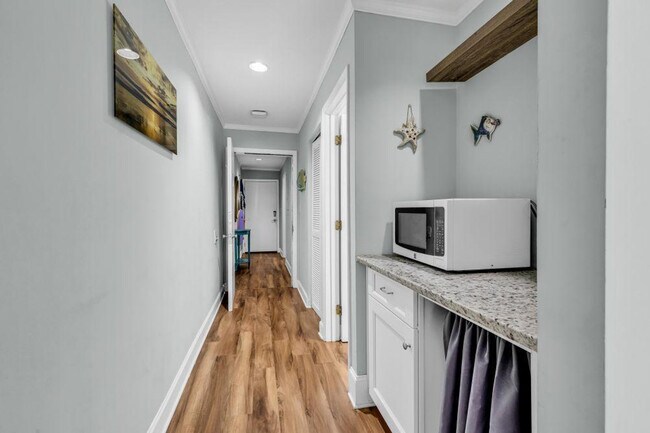 Building Photo - 202 75th Ave N