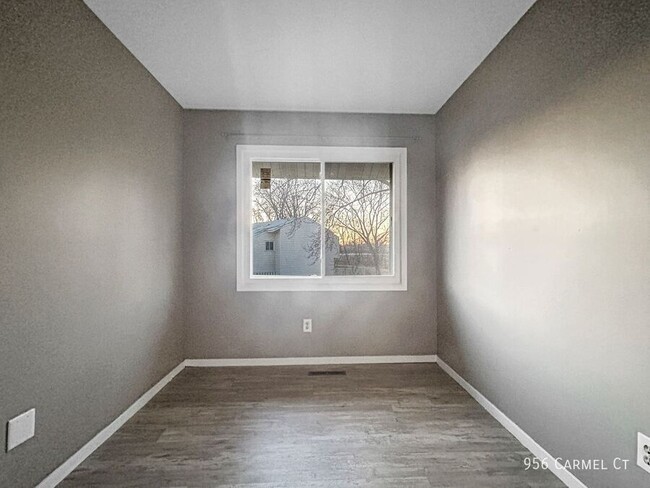 Building Photo - 3br 1.5ba 2cg ~ Security Deposit Free Alte...