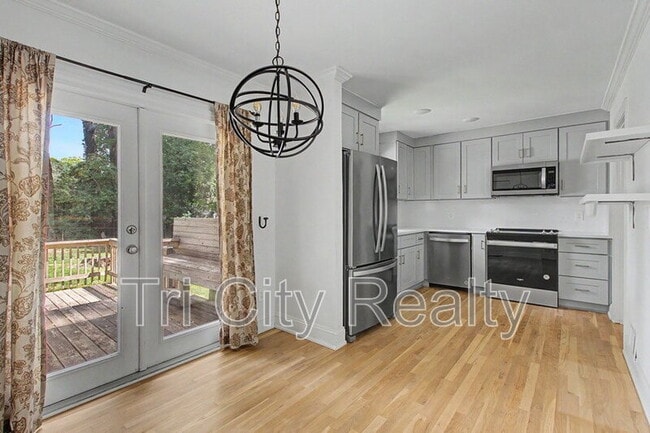 Building Photo - 212 Hilltop Dr