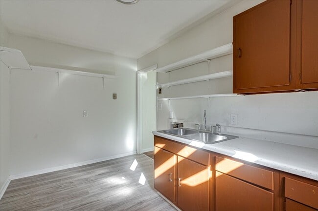 Building Photo - 1002 Belmeade Ave