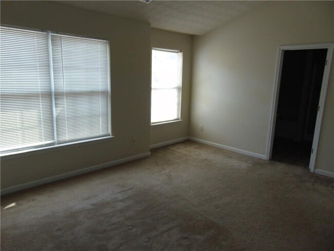 Building Photo - 523 Rockbridge Trail