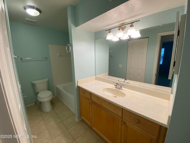Building Photo - 11 Arbor Club Dr