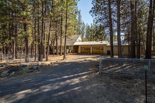 Building Photo - Beautiful Home- Backs up to BLM Land