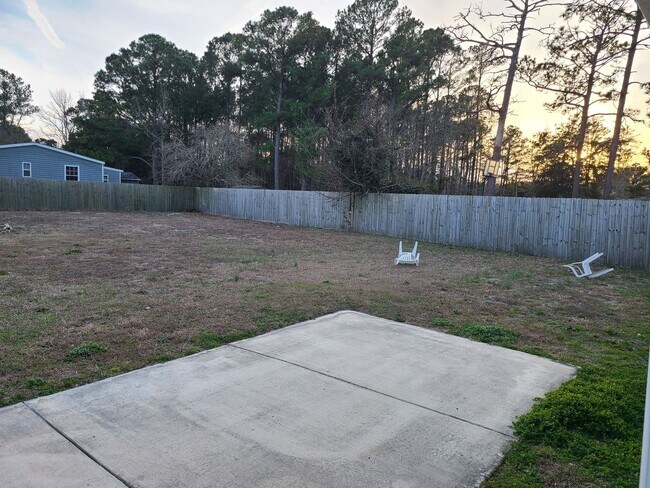 Building Photo - 3 bedroom, 2 bath unfurnished home  - Sneads Ferry