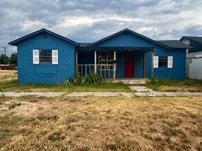 Building Photo - Home in Slaton
