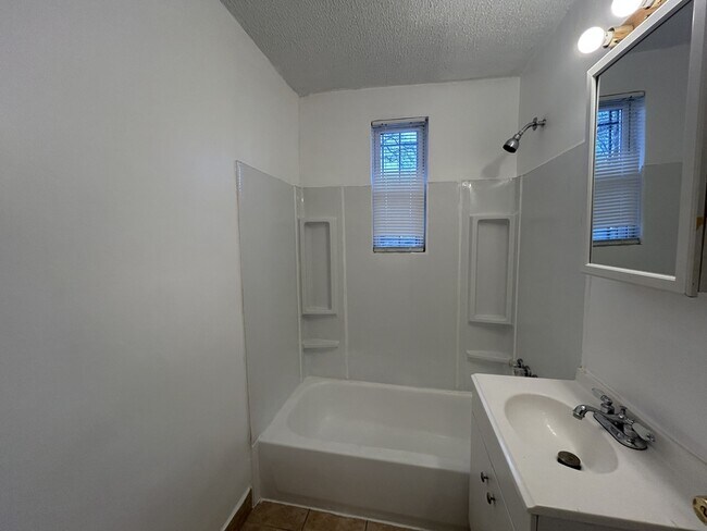 Building Photo - 4329 Halley Terrace SE