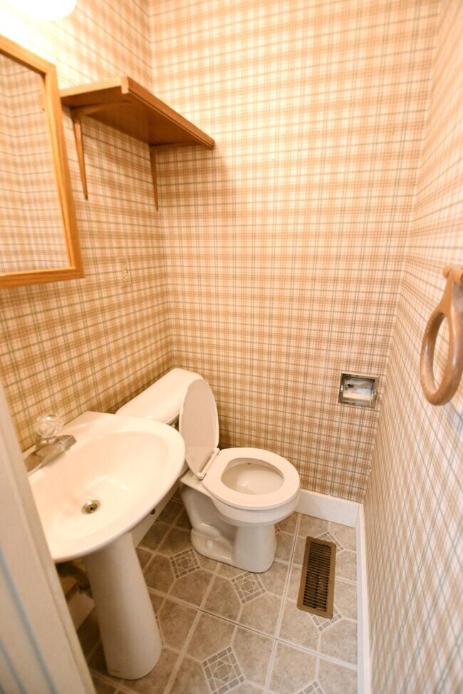 Building Photo - McKinley Terrace Home for Rent in South Bend, IN