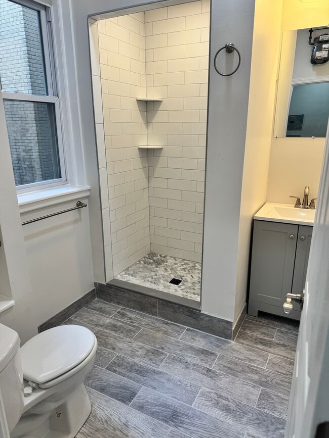 Building Photo - 2 bed/1 bath in Allston