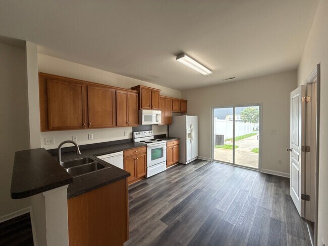 Building Photo - Oakstone