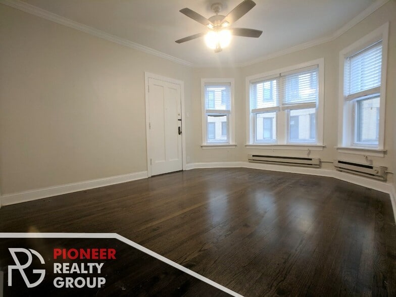 Building Photo - 3814 N Greenview Ave