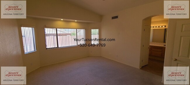 Building Photo - Starr Pass Shadows 4 bedrooms and 2 bathrooms