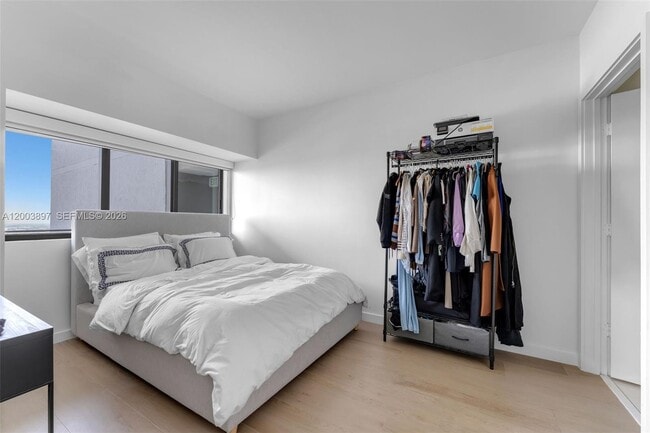 Building Photo - 650 NE 32nd St