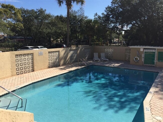 Building Photo - 160 Columbia Dr