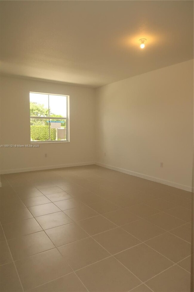 Building Photo - 1517 SE 27th Dr