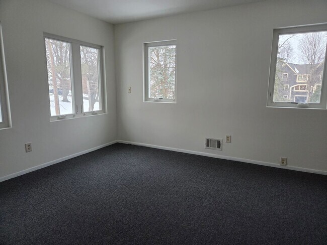 Building Photo - Deephaven 3 bedroom  3 bath house, near Lake Minnetonka